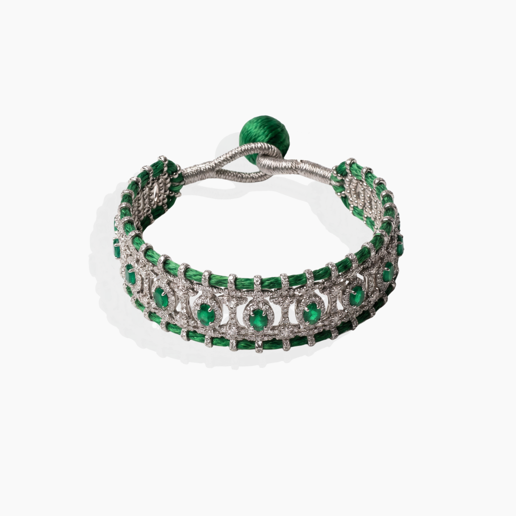 Pulsera boho verde efecto esmeralda con circonitas engastadas y tejido artesanal